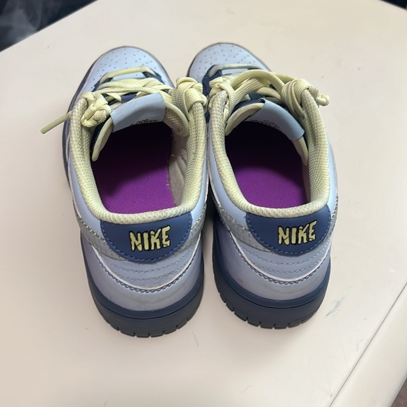 Nike Dunks Youth 2.5 Shoes - Picture 4 of 8